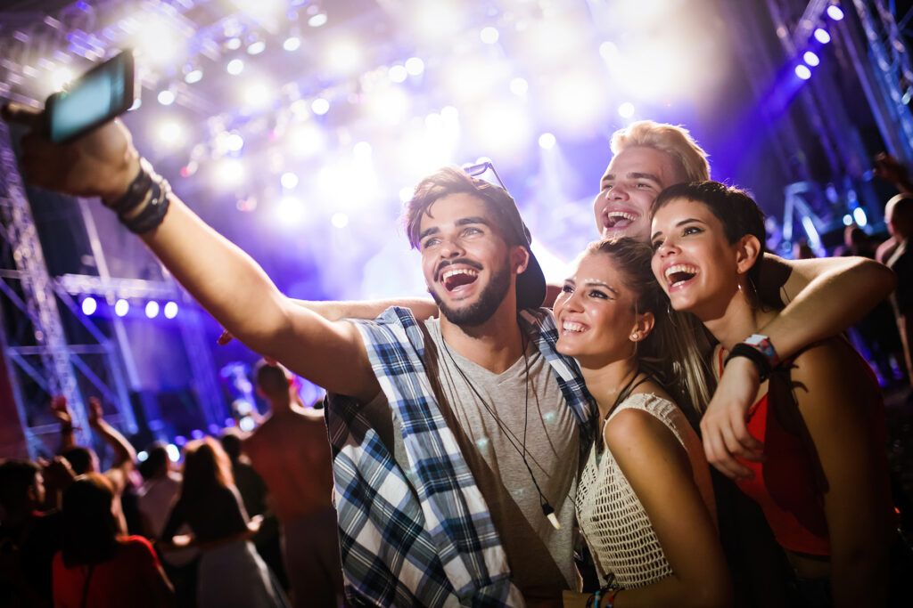 Jak organizatorzy eventów mogą zwiększyć widoczność dzięki glamBOTowi