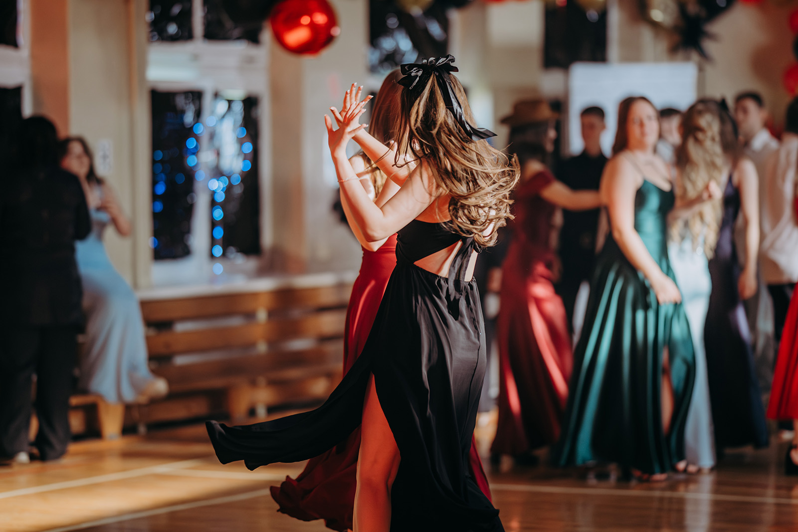 Fotobudka na studniówkę - najlepsze atrakcje, które zamienią bal w niezapomniane wydarzenie na studniówkę - najlepsze atrakcje, które zamienią bal w niezapomniane wydarzenie